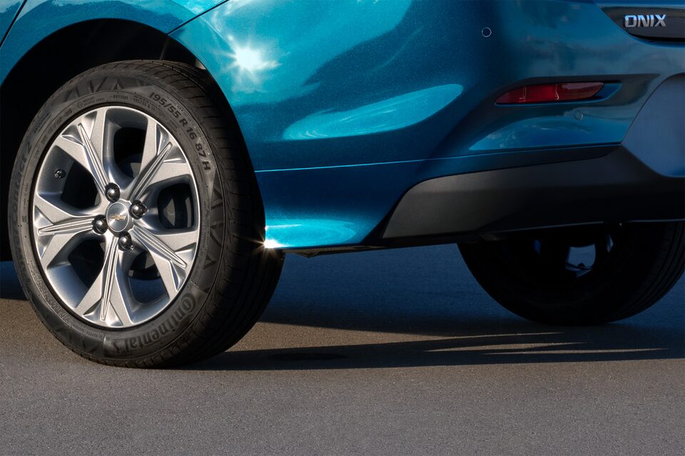 Chevrolet Onix Accesorios - Spoiler Trasero con tu Combo Sport 