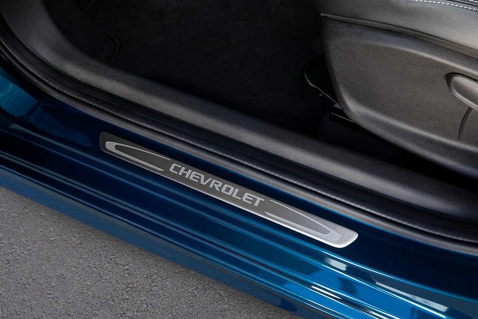 Chevrolet Onix Accesorios - Zocalo de Aluminio con tu Combo Interior