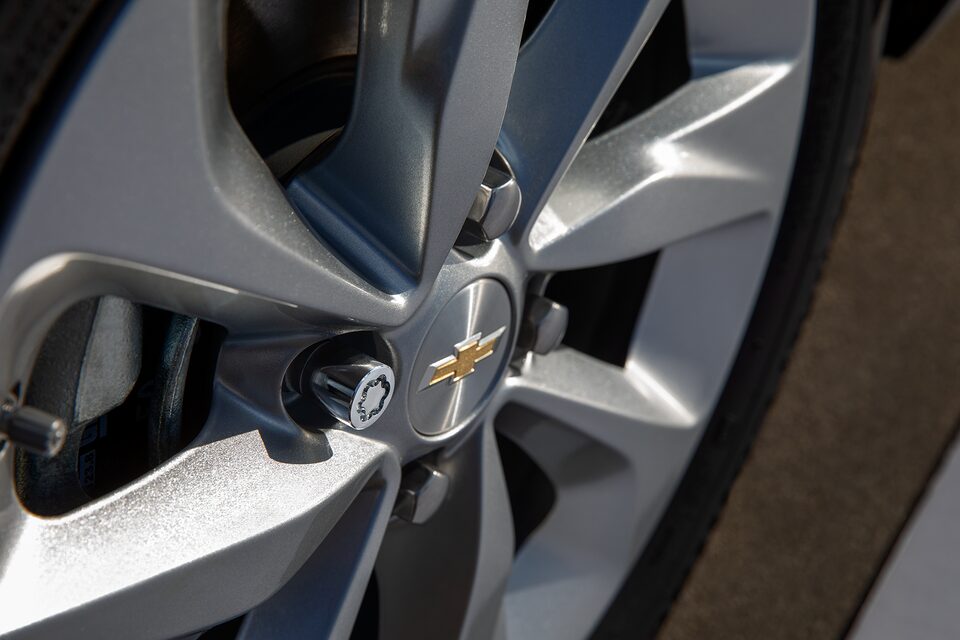 Chevrolet Onix Accesorios -  Tuercas con tu Combo Seguridad