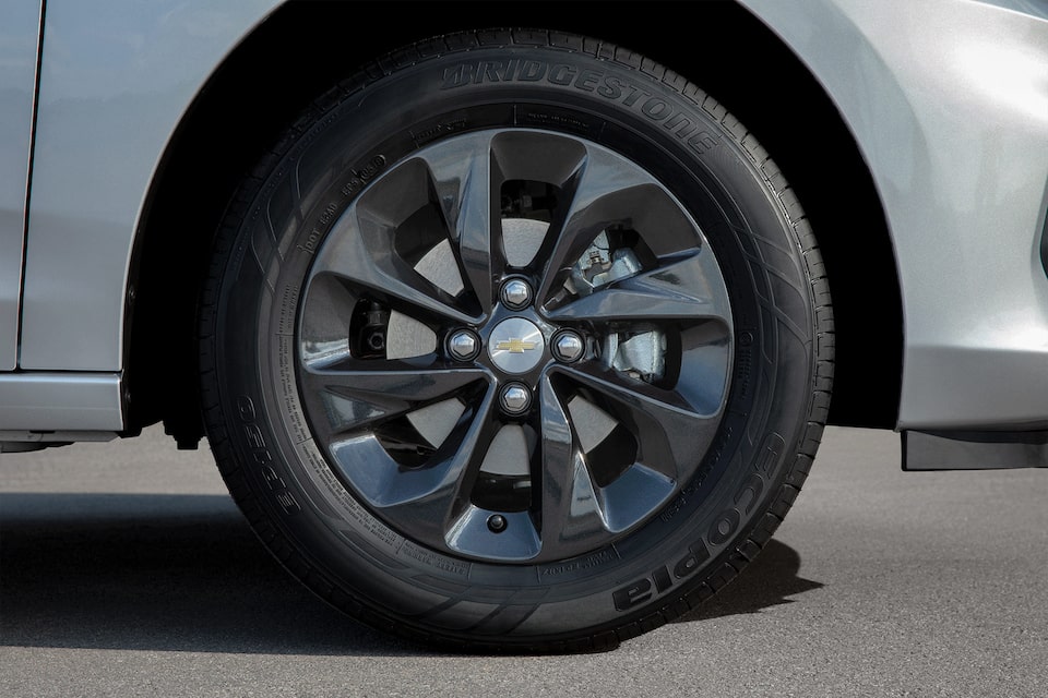 Chevrolet Onix Auto Moderno - Llantas con tu combo de accesorios sport