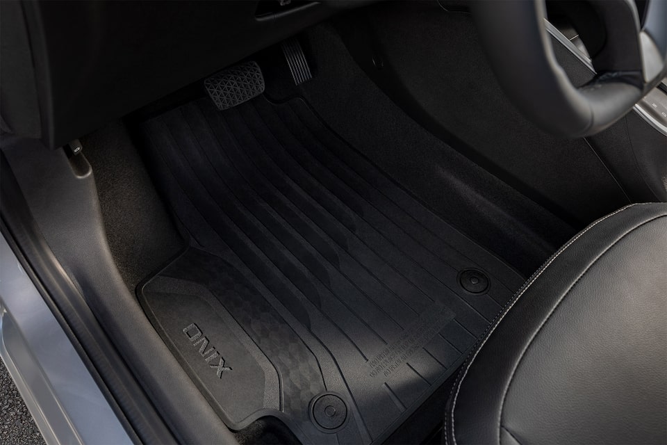 Chevrolet Onix Auto Moderno - cubrealfombra con tu combo de accesorios de elegancia