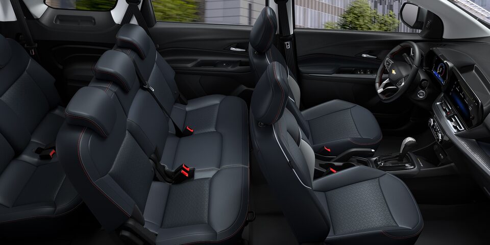 Interior del Chevrolet Spin 2026 con asientos confortables y amplio espacio, ideal para viajes familiares con máxima comodidad.