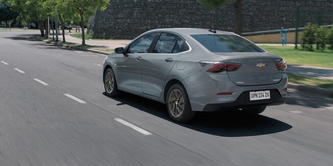 Vista trasera del Onix Plus.