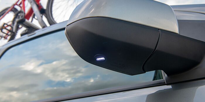 Luzes de boas-vindas (iluminação em LED nos retrovisores externos)