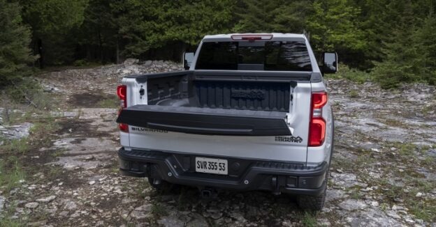 Tampa multi-flex aberta, criando mesa de apoio para ferramentas, laptops e alimentos