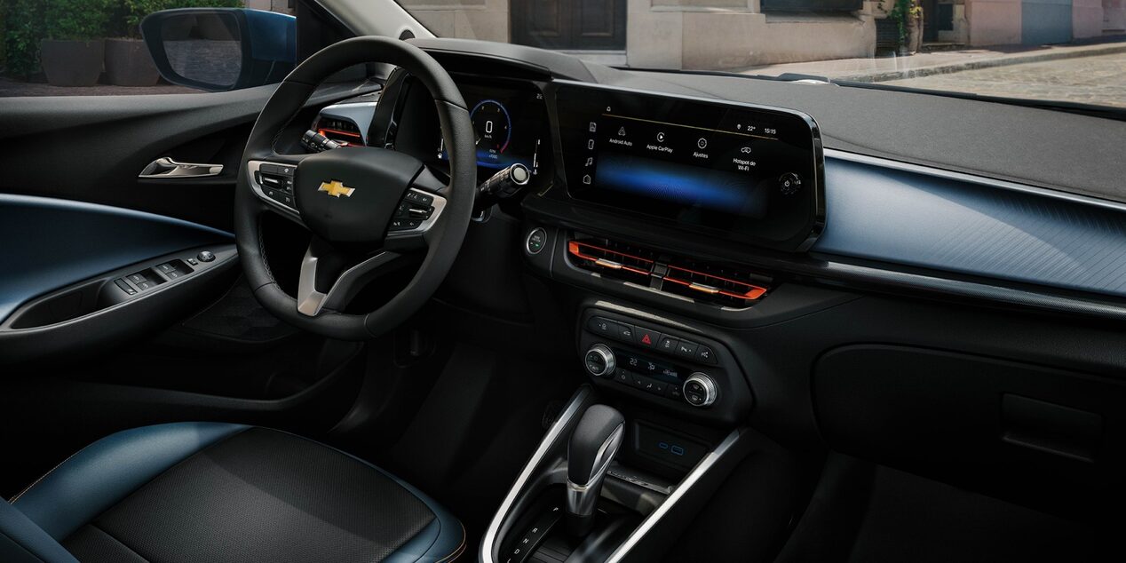 Volante multifuncional e painel digital do Chevrolet Onix.