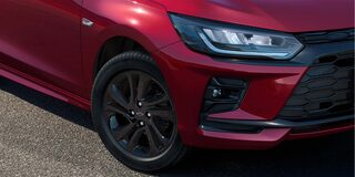 Vista lateral de las llantas del Chevrolet Onix Plus