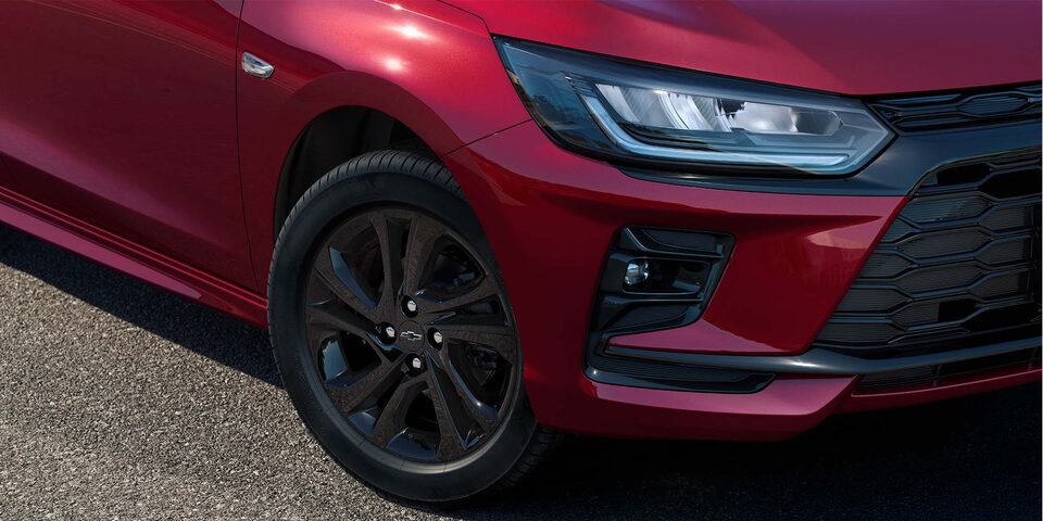 Vista en detalle de los rines de 16 pulgadas del Chevrolet Onix.