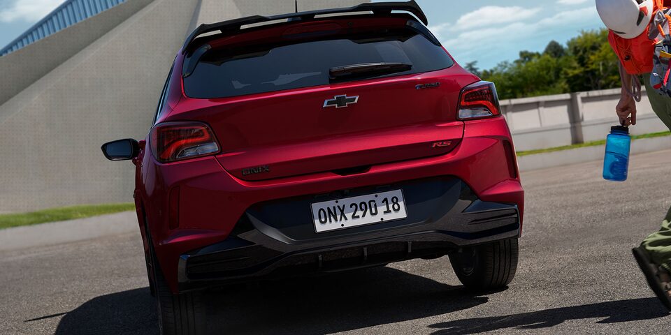 Vista trasera del Chevrolet Onix.