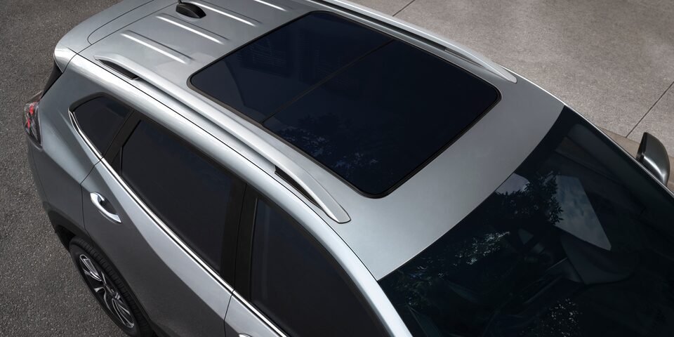 Vista superior de Chevrolet Tracker color Gris Plata Tiburón.