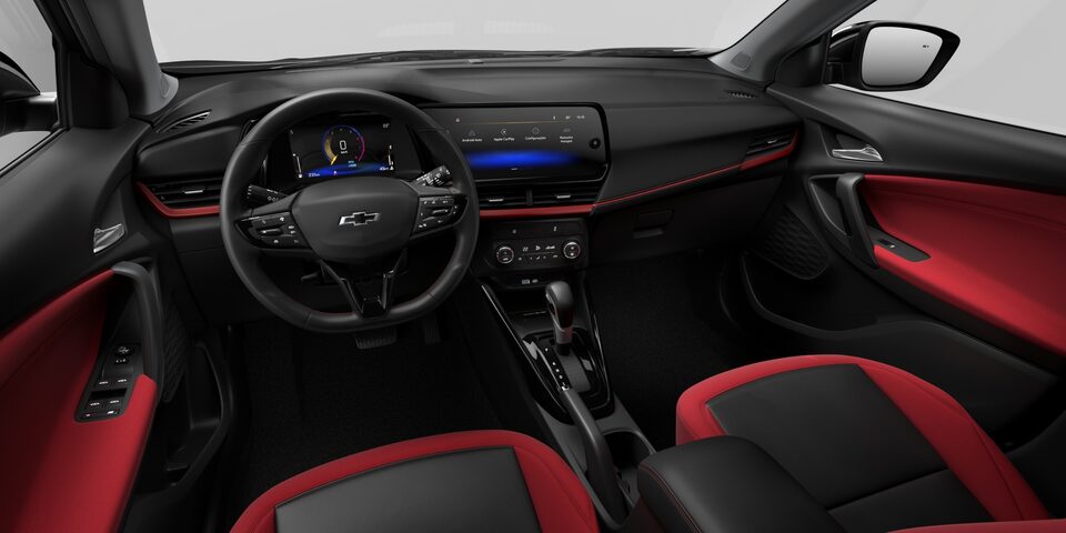 Interior de la Chevrolet Tracker color Rojo.