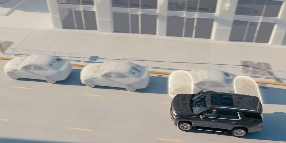 Chevrolet Tahoe 2025 equipada con alerta de cruce trasero para mayor seguridad 