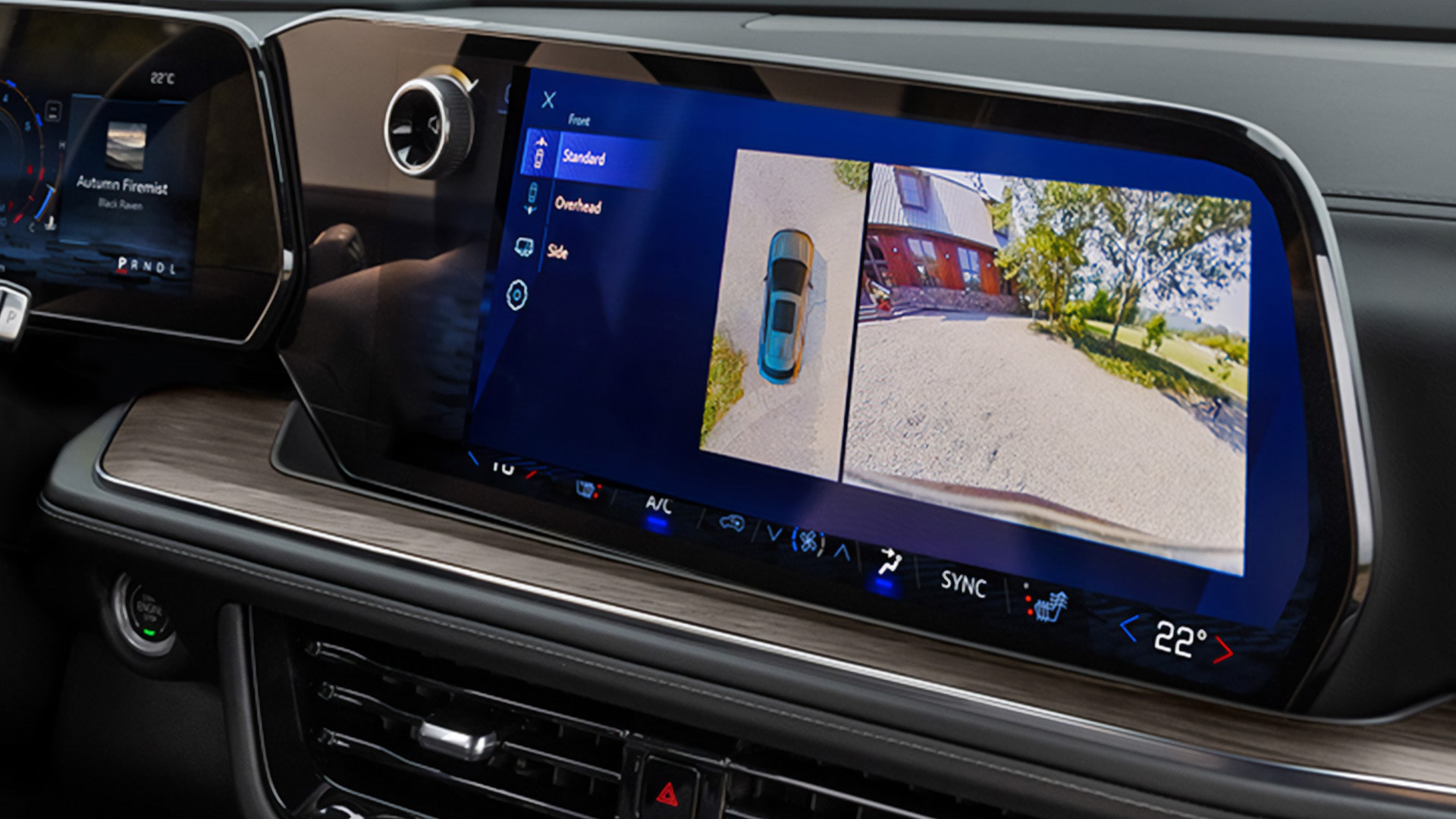 Pantalla mostrando la cámara panorámica 360 Full HD de la Chevrolet Tahoe.