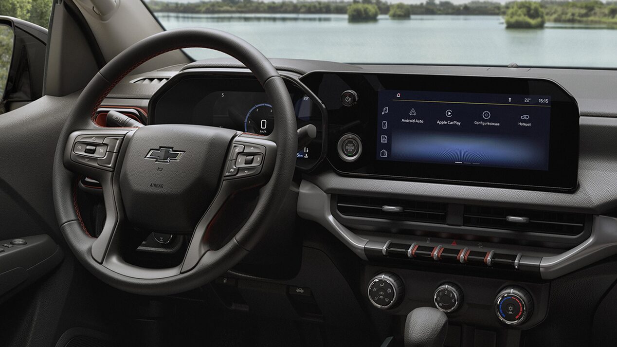 Vista completa del nuevo panel de instrumentos digital de la Chevrolet Colorado.