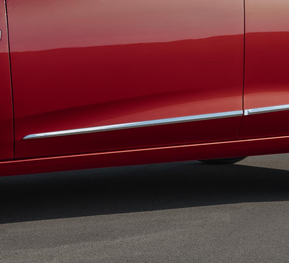Chevrolet Onix Sedán - Moldura Lateral Cromada en tu Auto Familiar