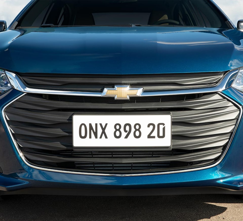 Chevrolet Onix Sedán - Mascarilla con Inserto Cromado en tu Auto Familiar