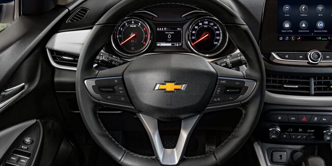 Chevrolet Onix Sedán - Tu auto familiar cuenta con controles en el volante