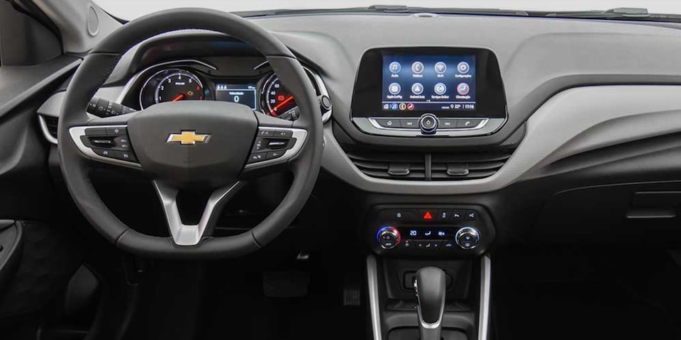 Detalles del tablero del Chevrolet Onix Turbo Sedán