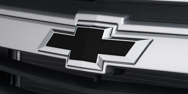 Logo delantero del nuevo Chevrolet Joy Hatchback