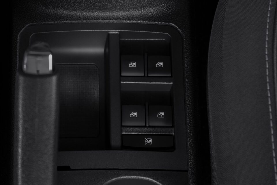 Equipa tu Chevrolet Joy Sedán con elevavidrios eléctricos
