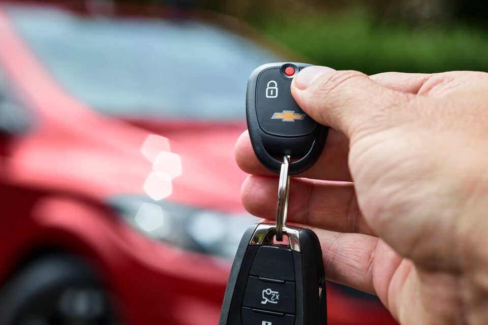 Mejora la seguridad de tu Chevrolet Joy Sedán con el comando de cierre a distancia