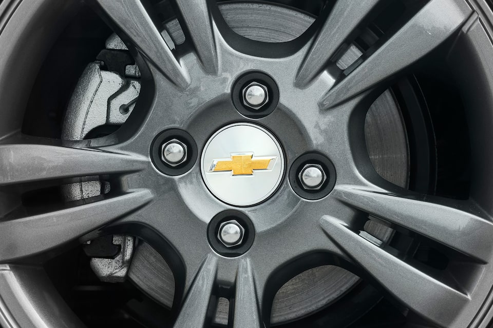 Evita el robo de las llantas de tu Chevrolet Joy Sedán con las tuercas de seguridad