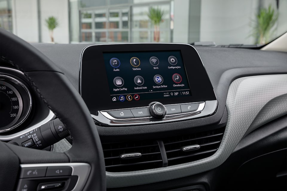 Detalle de la pantalla del tablero del Chevrolet Onix Turbo RS