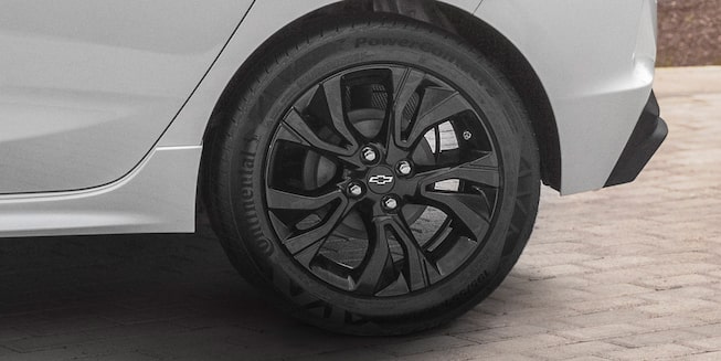 Vista de las llantas del Chevrolet Onix Turbo RS