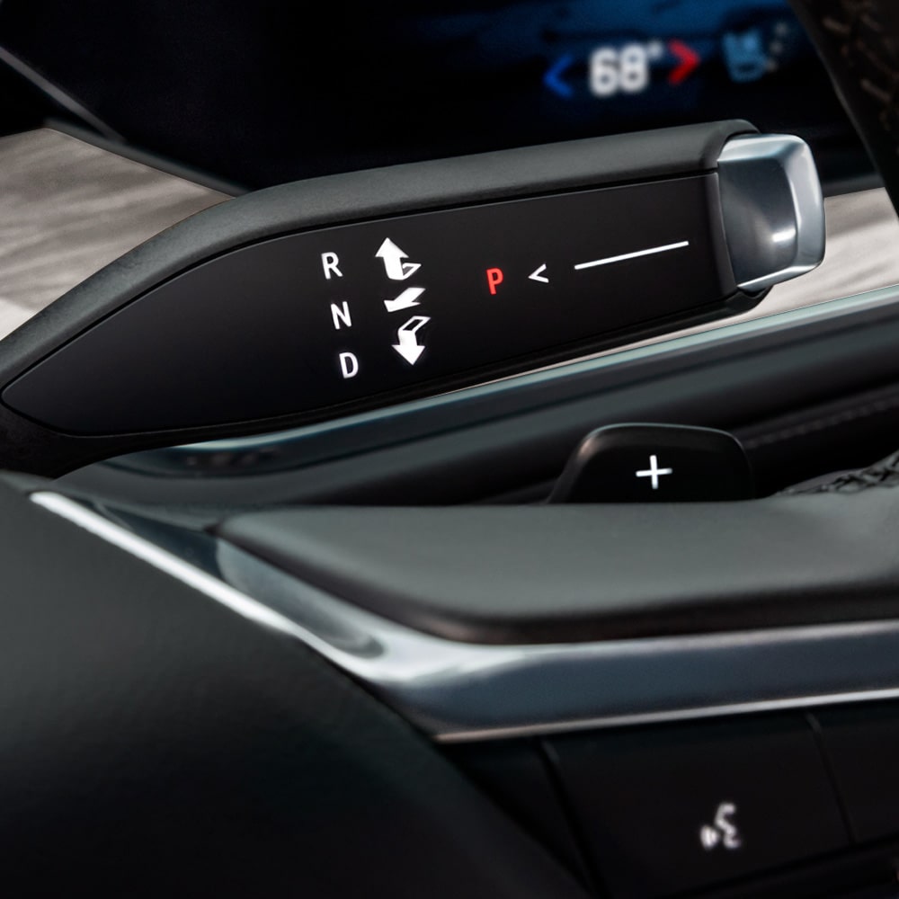 Imagen en detalle de la palanca selectora de transmisión de la Chevrolet Tahoe.