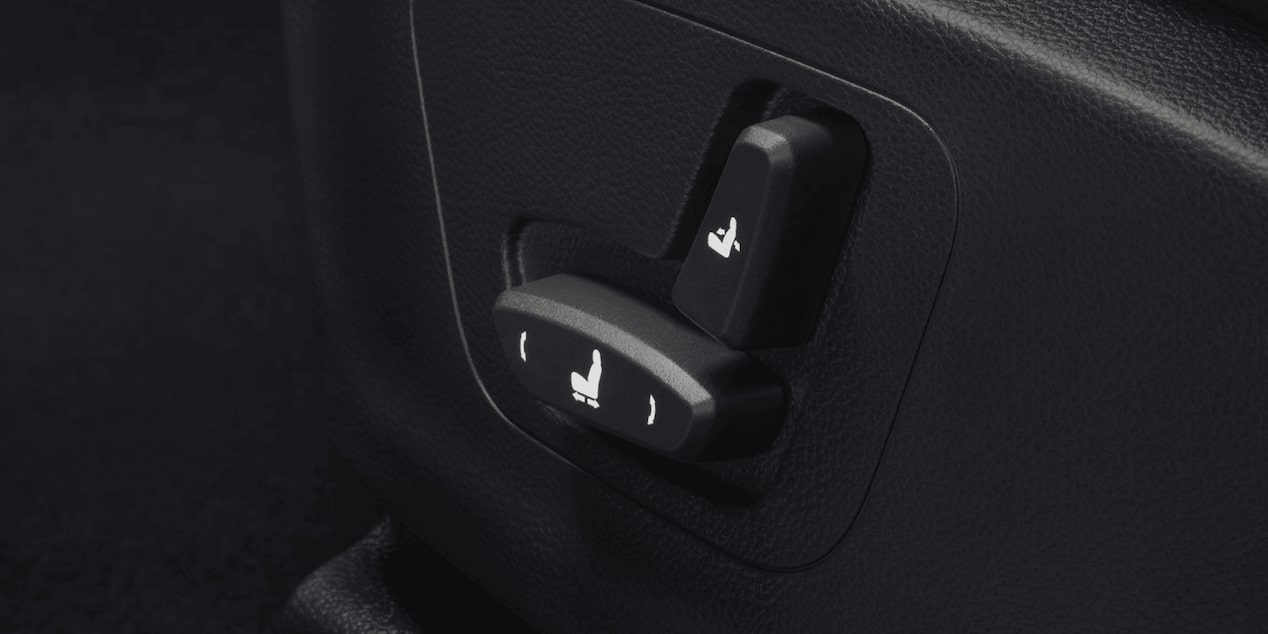 Vista cercana de los controles de posición del asiento de la Chevrolet Captiva XL.