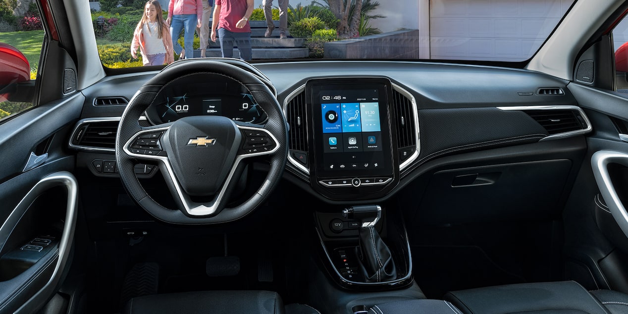 Vista completa del tablero de la Chevrolet Captiva XL color negro.