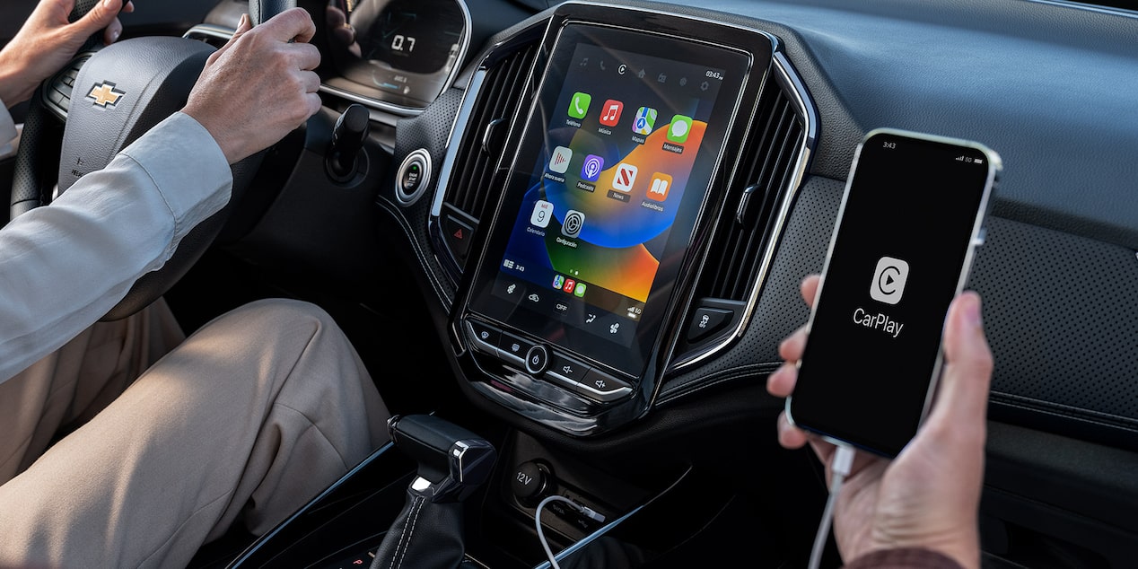 Pantalla MyLink de la Chevrolet Captiva XL conectándose a CarPlay.