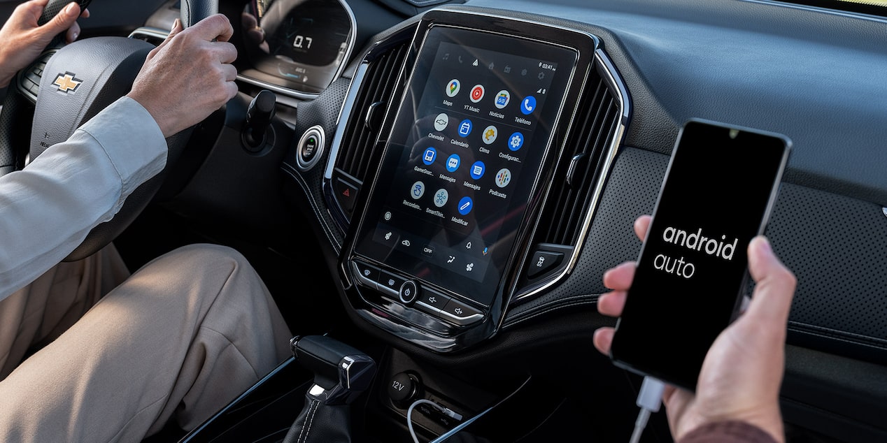 Pantalla MyLink de la Chevrolet Captiva XL conectándose a Android Auto.