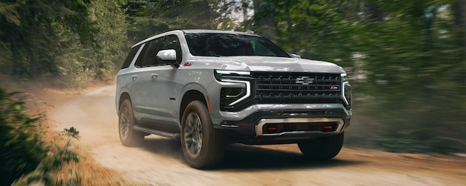 Chevrolet Tahoe SUV demostrando potencia, tracción y diseño robusto para aventuras extremas
