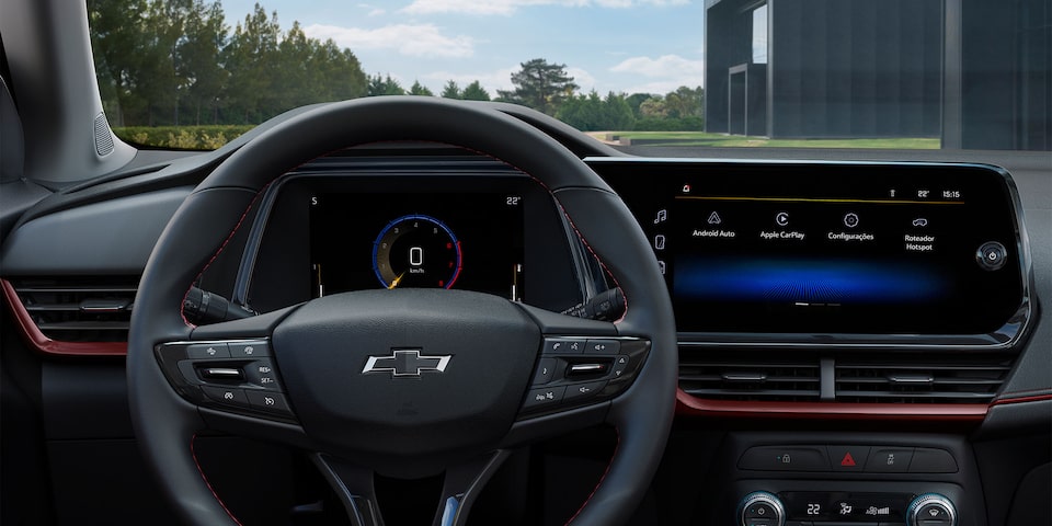 Vista interior de la Chevroelt Tracker desde el asiento del conductor.