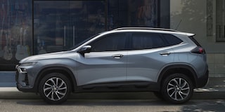 Plano en detalle de los asientos delanteros de la Chevrolet Silverado forrados en cuero.