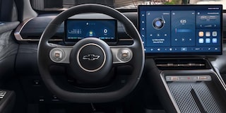 Vista cercana del volante y tablero digital de la Chevrolet Captiva PHEV.