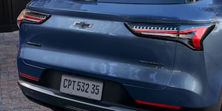 Vista cercana del paragolpe trasero de la Chevrolet Captiva PHEV destacando los faros LED.