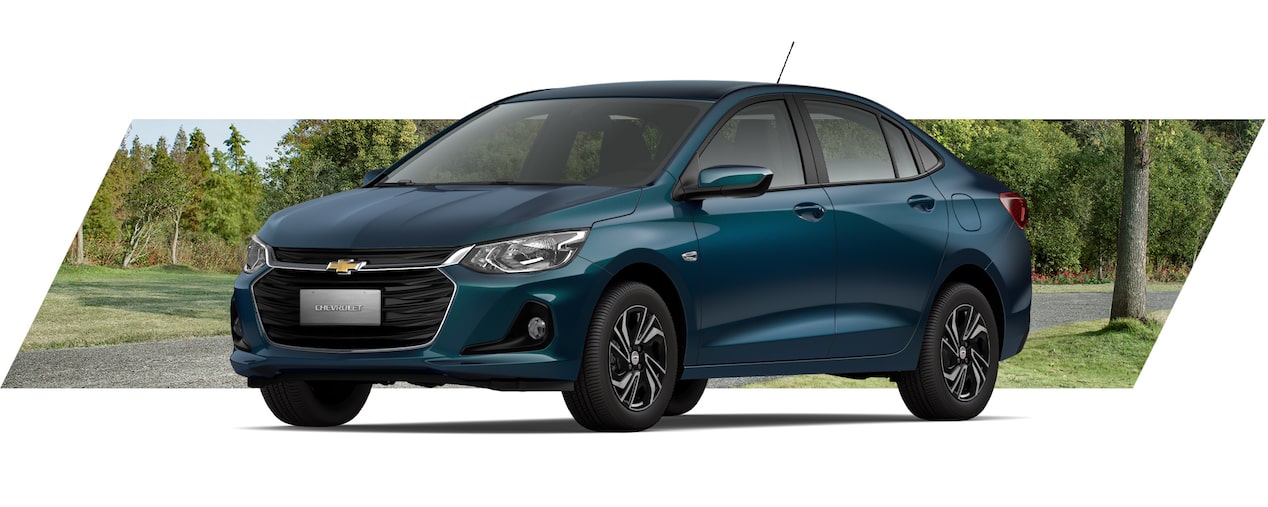 Chevrolet Onix sedán azul, elegante y espacioso, ideal para familias que buscan confort en cada viaje