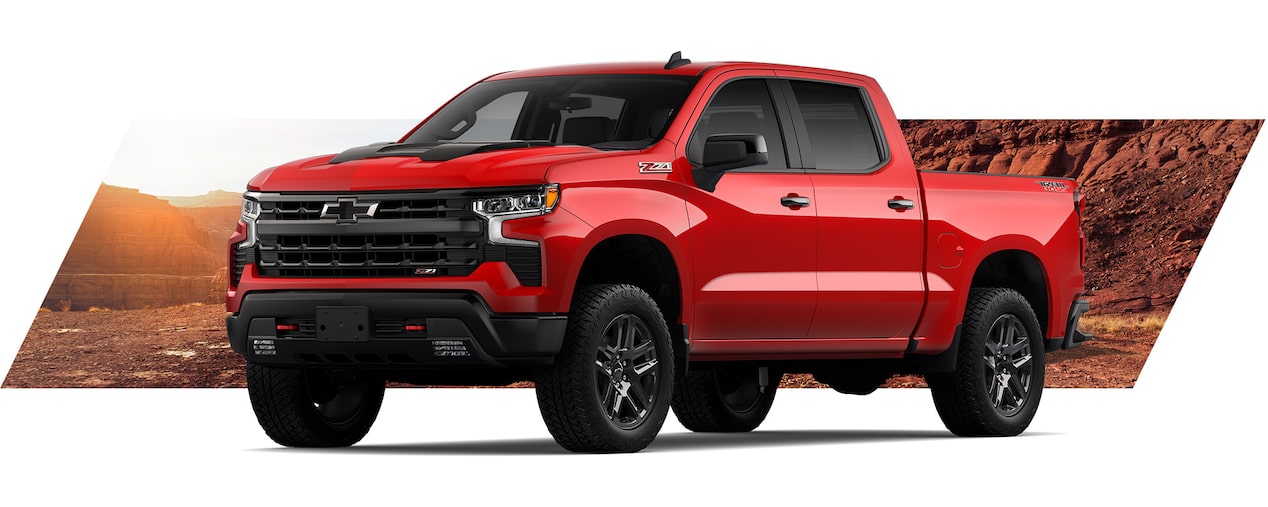 Chevrolet Silverado pickup roja exhibiendo potencia todoterreno y robustez ideal para aventuras