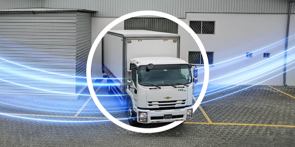 Camión estacionado de una manera que no es correcta.