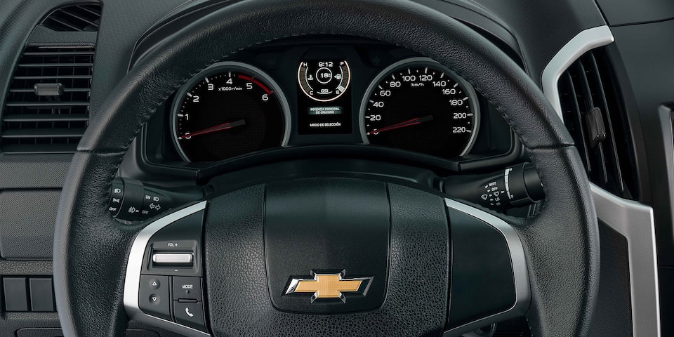Chevrolet DMax - Tu camioneta cuenta con pantalla táctil