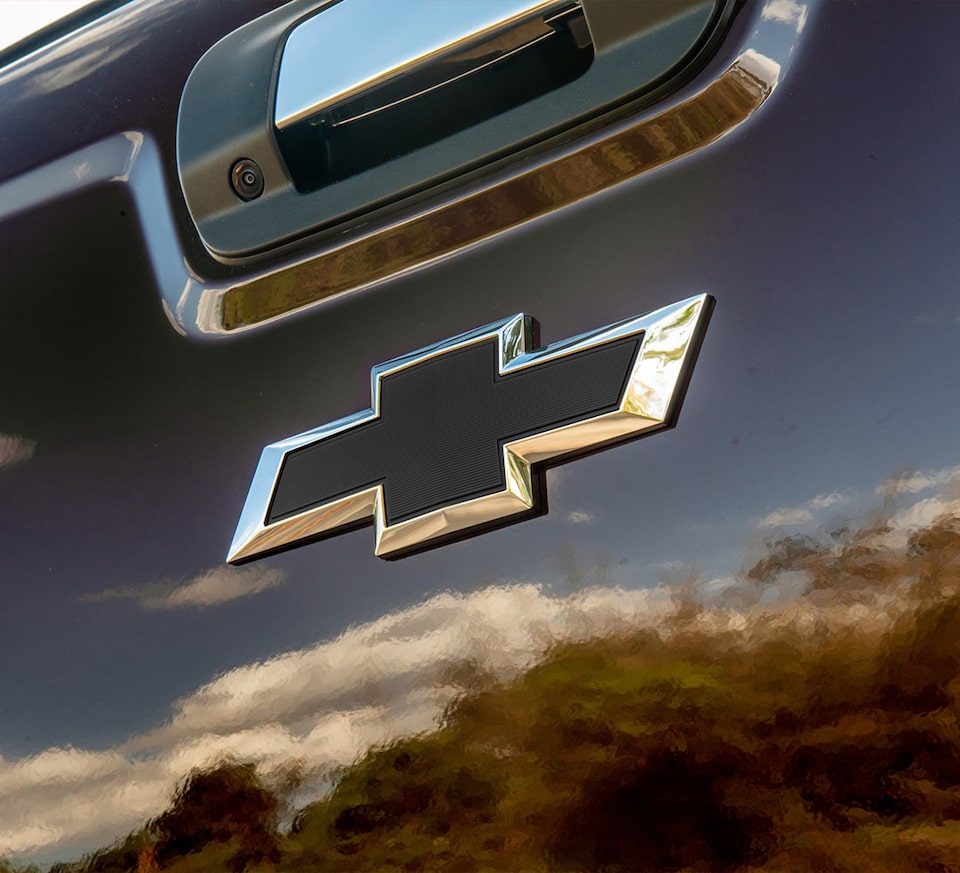 Chevrolet Colorado Accesorios Kit Sport -  Corbatin Negro de tu Camioneta 4x4
