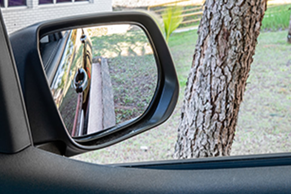 Con el sistema Tilt Down cuida tu Chevrolet Colorado Z71