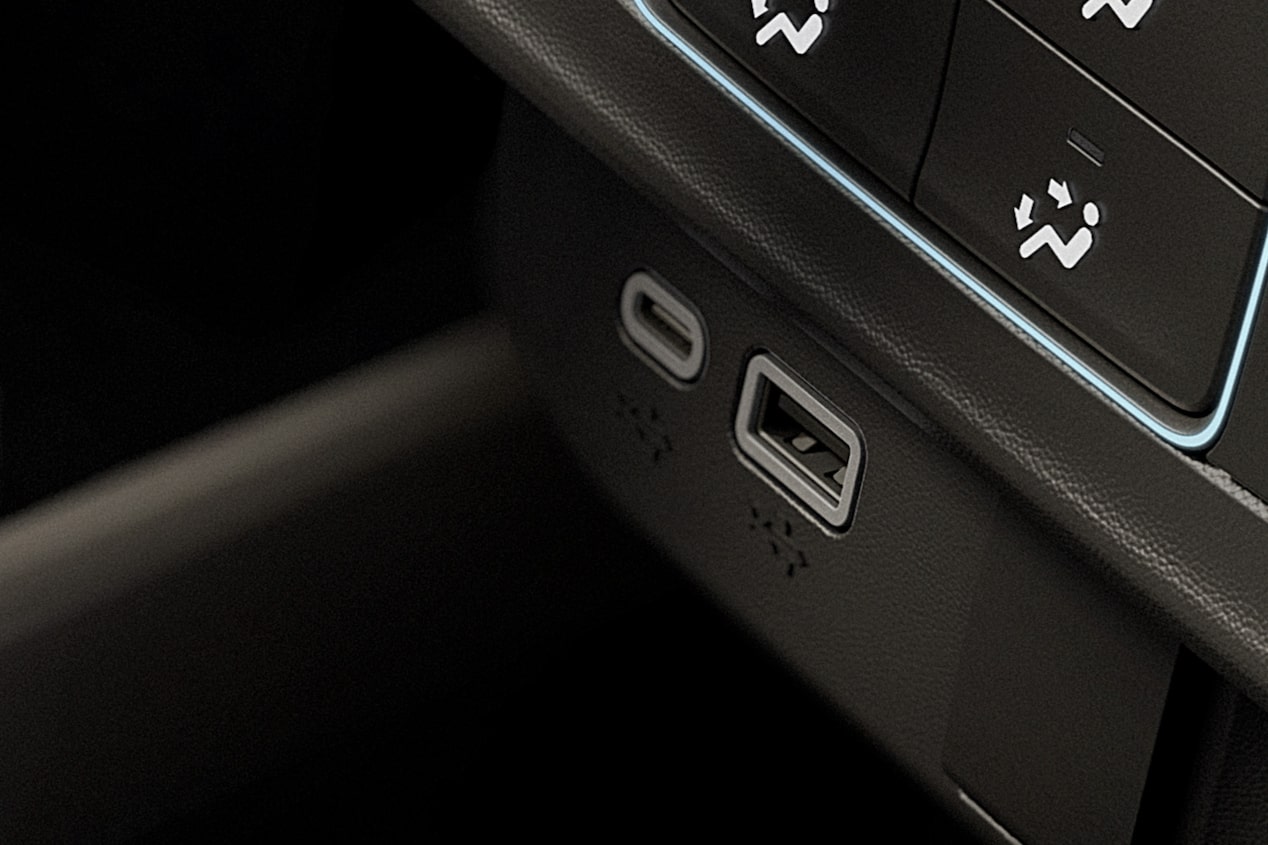 Vista cercana de los conectores USB de la Chevrolet Colorado.