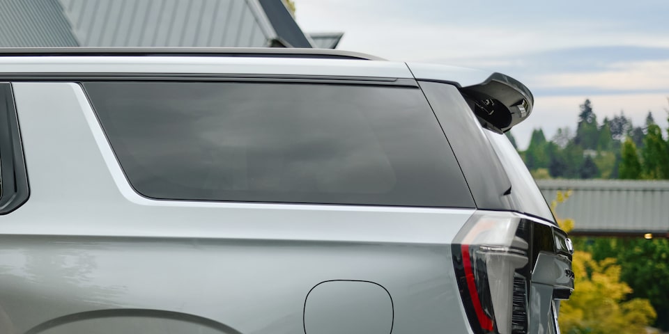Ventana trasera Chevrolet con diseño elegante y privacidad para pasajeros