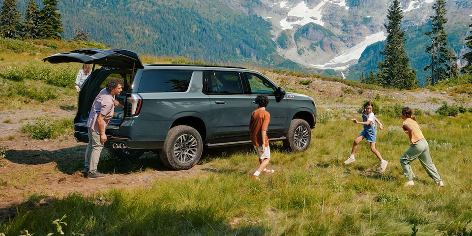 Chevrolet Suburban SUV aventura y seguridad familiar en la naturaleza