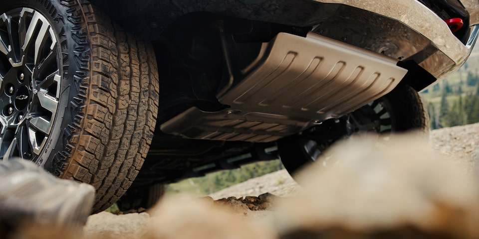 Protección bajo carrocería Chevrolet Suburban, ideal para seguridad y aventura off-road