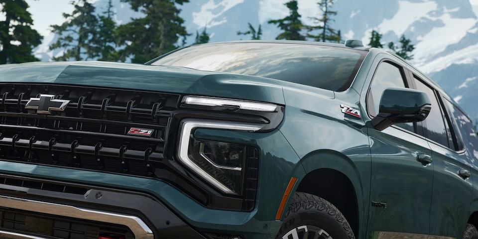 Frontal de Chevrolet Suburban Z71 destacando seguridad avanzada y diseño imponente