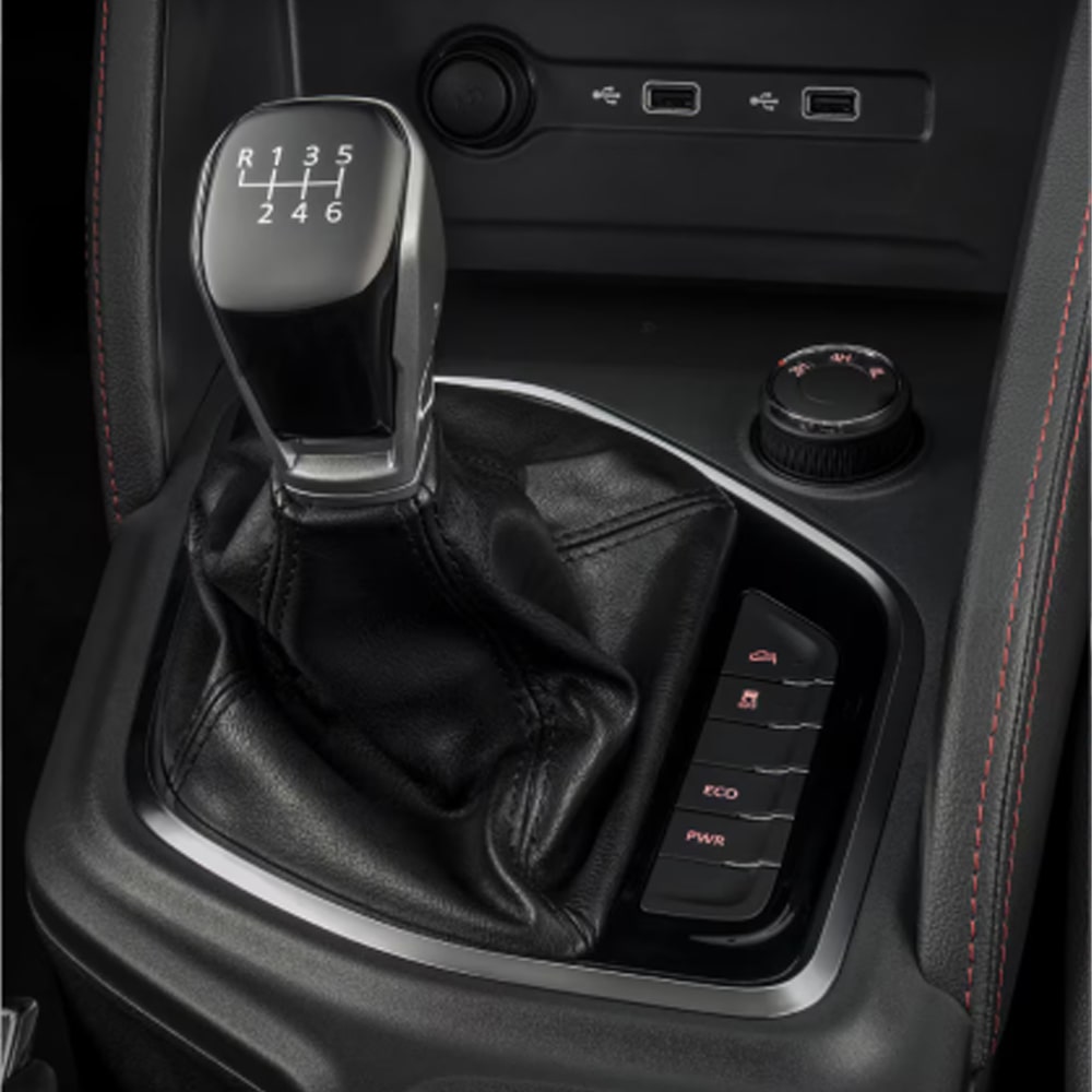 Vista en detalle de la palanca de cambios de la Chevrolet D-Max.